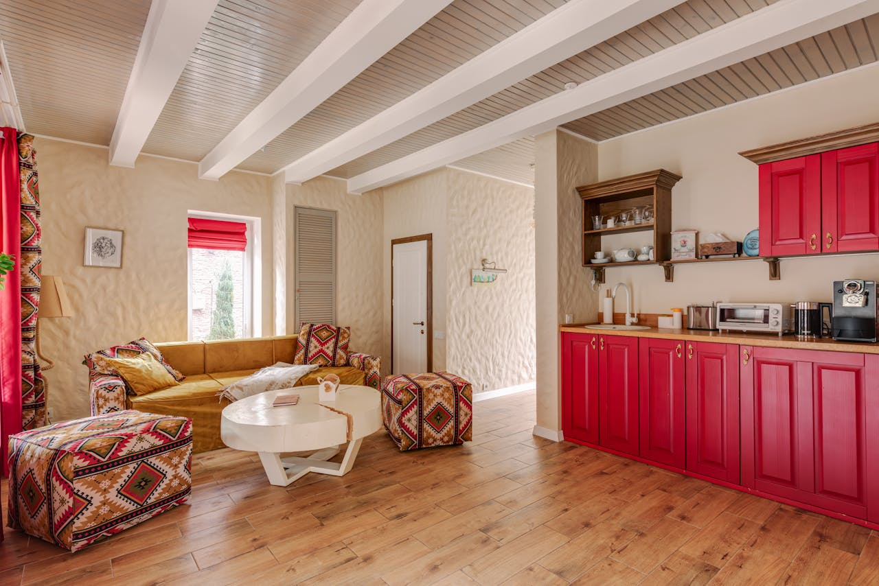 Затишок шале вдома Інтер'єр у стилі шале з дерев'яними балками та натуральними матеріалами, 2026