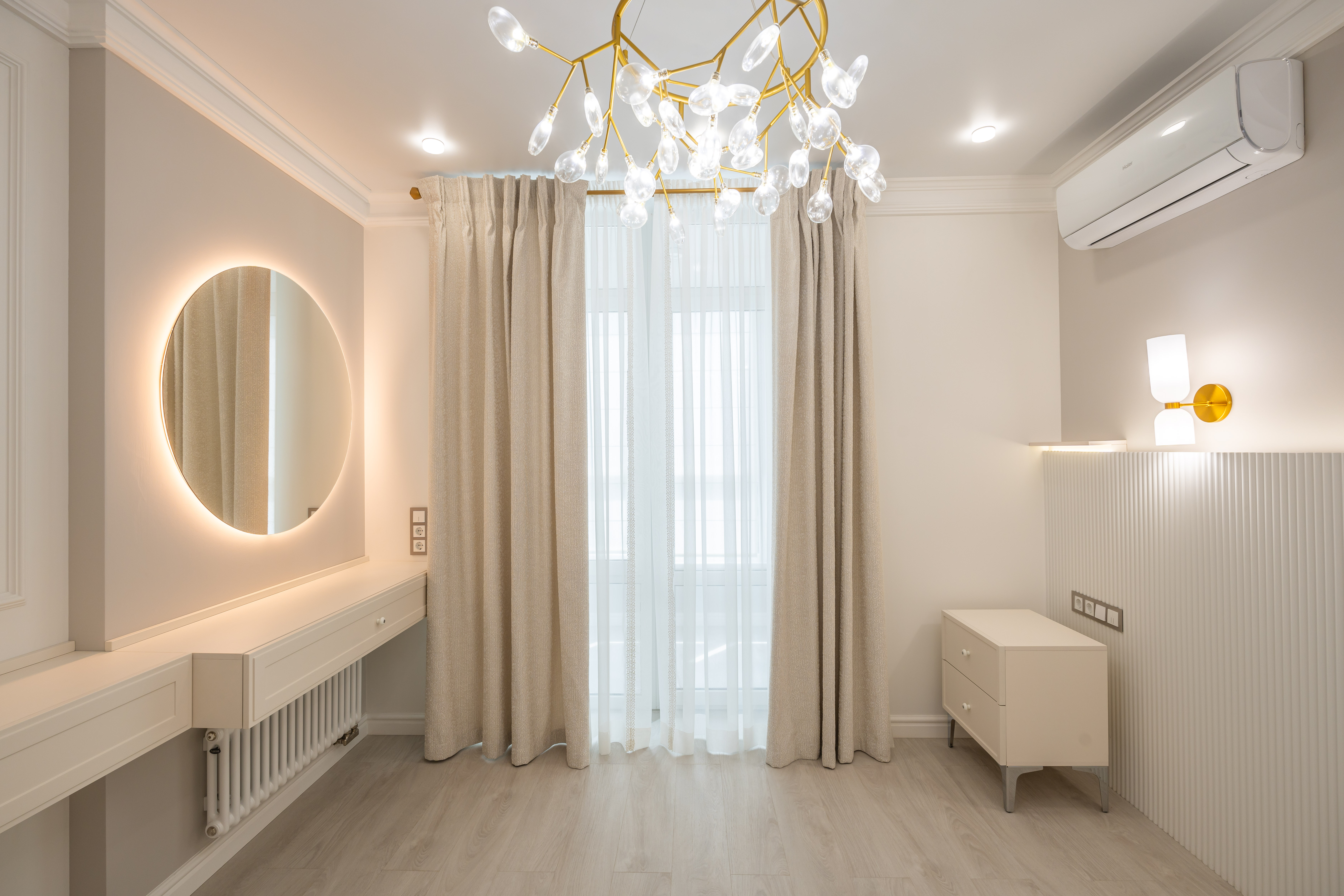 Планування ремонту Процес планування термінів ремонту квартири: фахівці обговорюють деталі проекту.