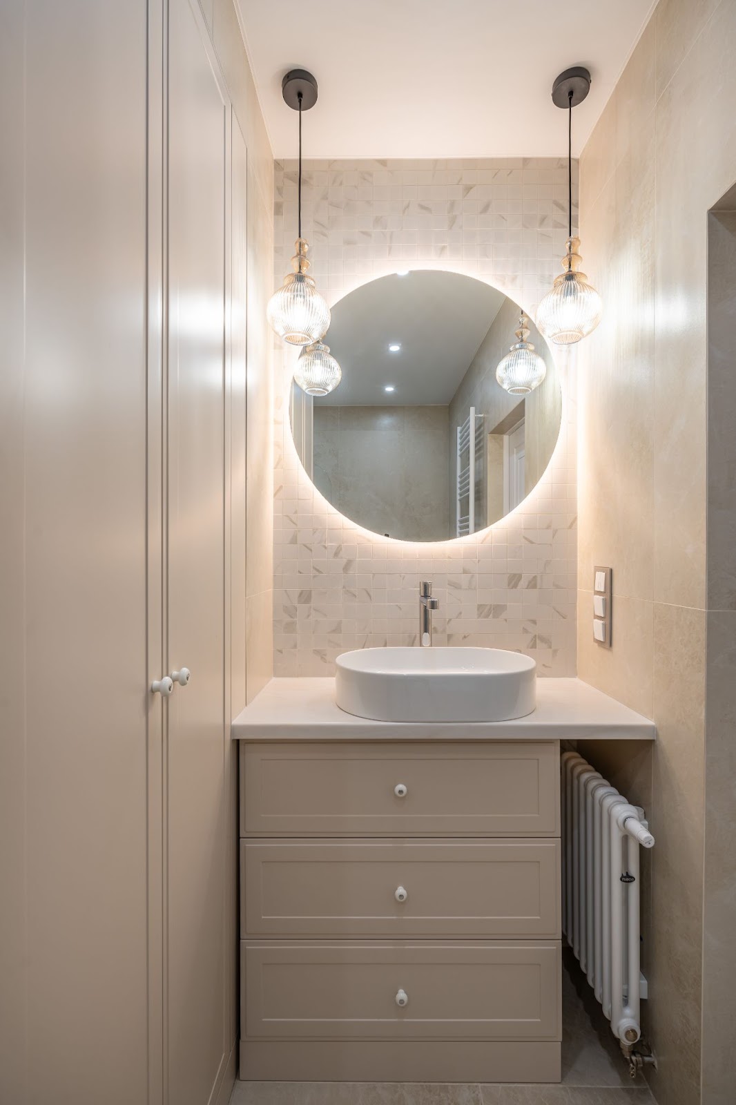 Світла класика: деталі Дизайн квартири в стилі сучасної класики: світлий інтер'єр з акцентом на деталях