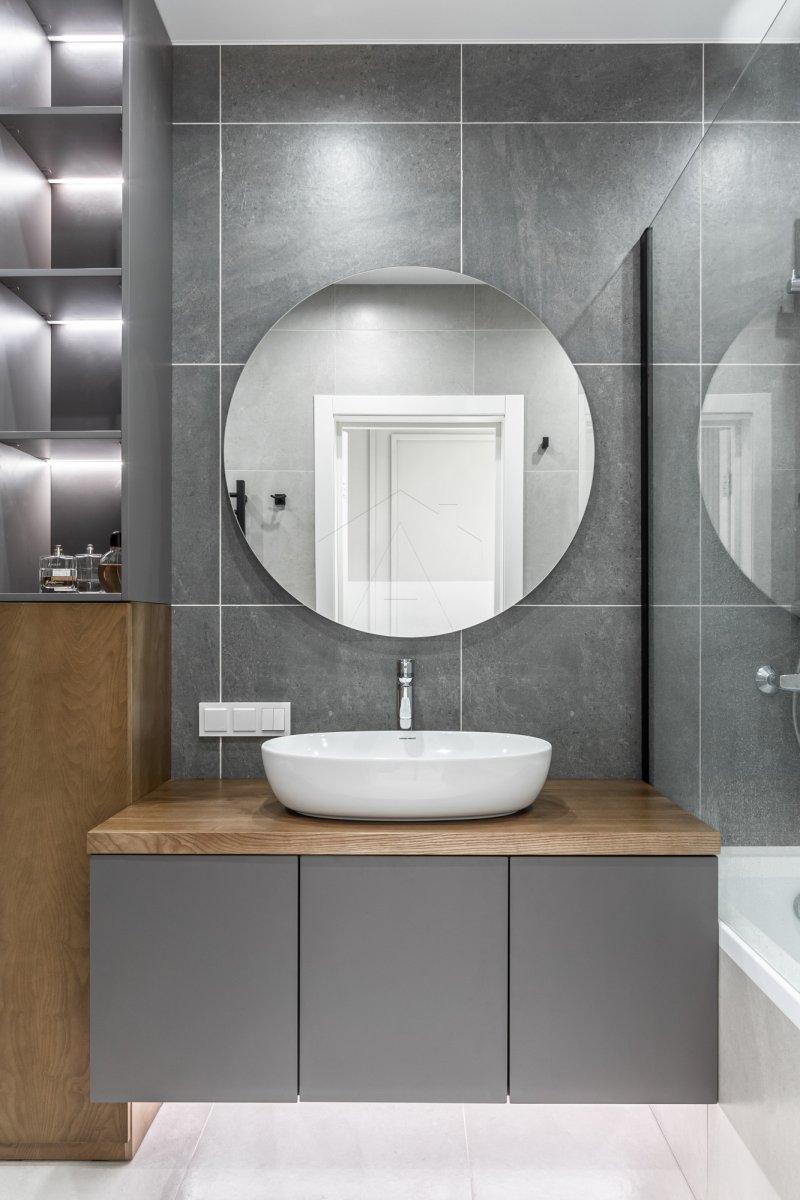 Натуральні матеріали Дизайн квартири 2026: інтер'єр у світлих тонах з використанням натуральних матеріалів.