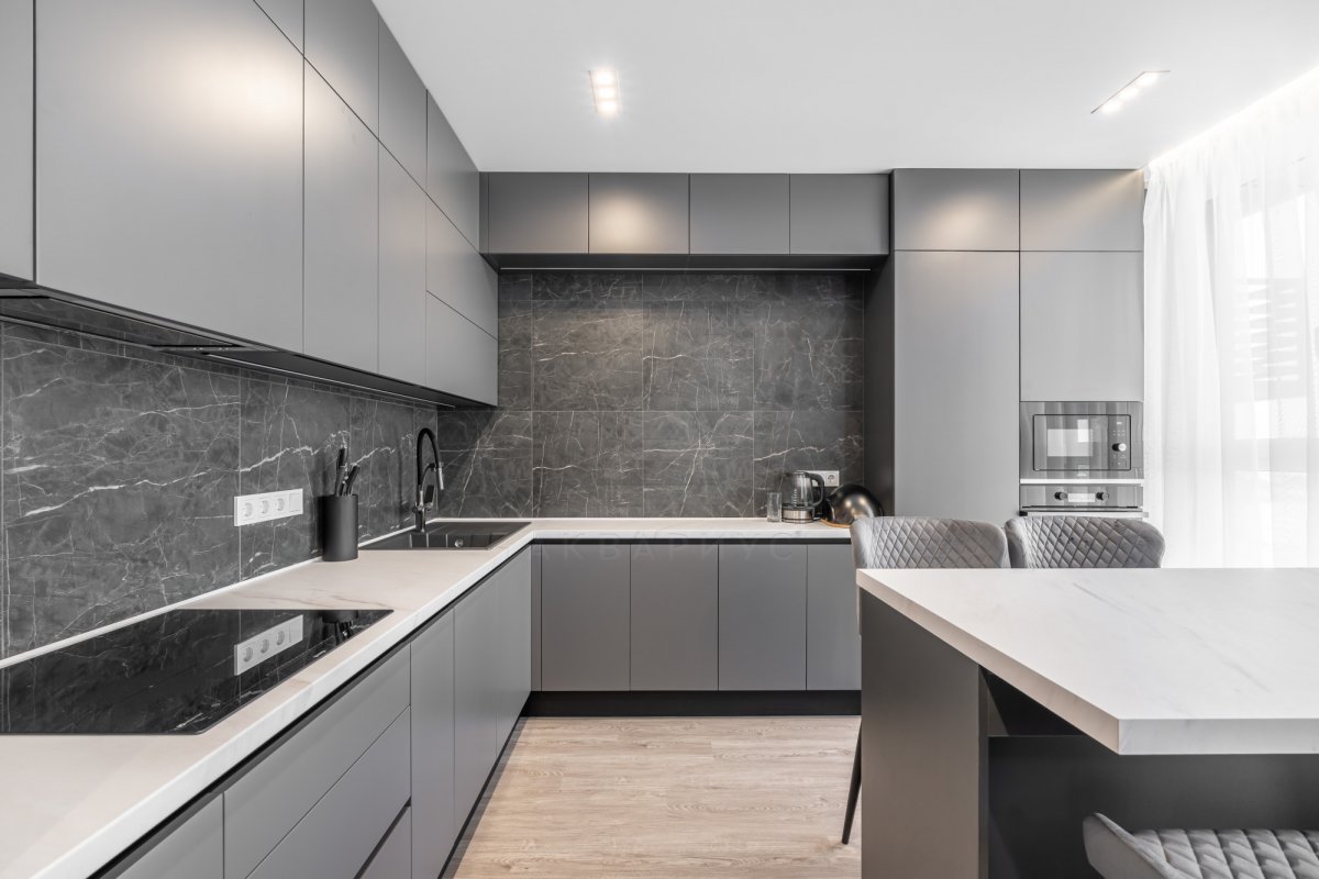 Сучасна класика 2026 Дизайн інтер'єру квартири в стилі сучасна класика: елегантність і комфорт в одній кімнаті.