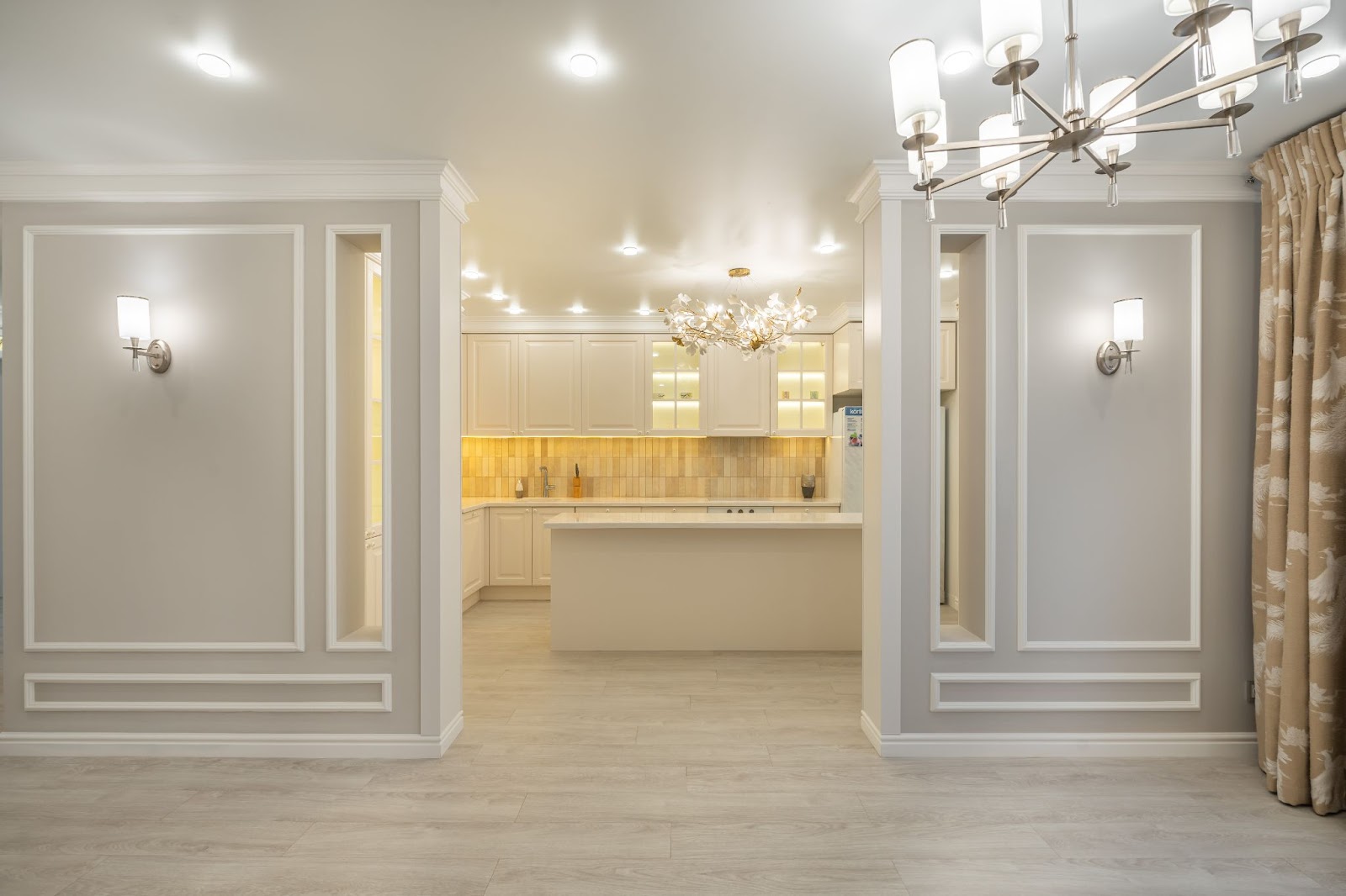 Сучасна класика в інтер'єрі Приклад дизайну інтер'єру квартири в стилі сучасної класики з елементами декору