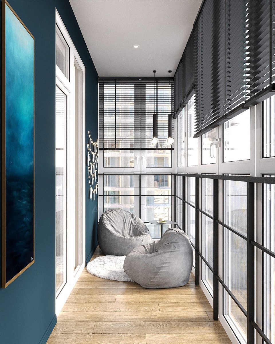 Маленький, але затишний Дизайн маленького балкону: компактний столик та стільці для затишних посиденьок