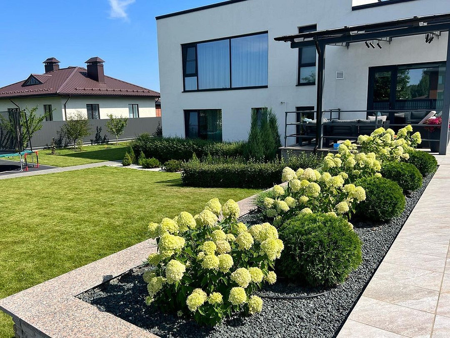 Ландшафтний дизайн Ландшафтний дизайн з використанням туй: фото приклади та ідеї.