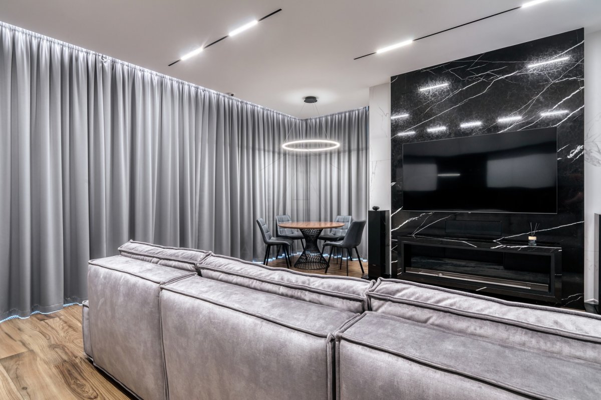 Зона релаксу. Професійний ремонт створив затишний куточок для відпочинку в стилі розкішної неокласики.